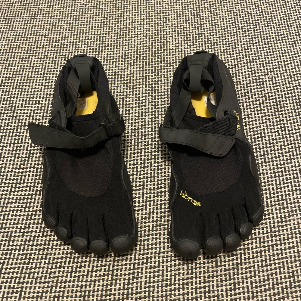 Vibram Black Minimalist Toe Shoes